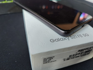 Samsung S21 FE (3 фото из 3)