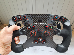 Fanatec Podium DD1 base + wheel F1 V2.5 X + Moza SR-P pedals (3 foto / 4)