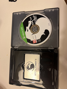 Xbox one S 1Tb + 2 пульта (3 фото из 3)