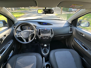 Hyundai i20 2015 facelift 1 omanik esinduse ajalugu (13 foto / 14)