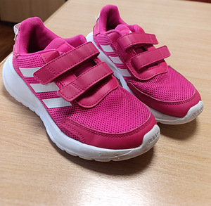 Кроссовки Adidas 33 (1 фото из 3)