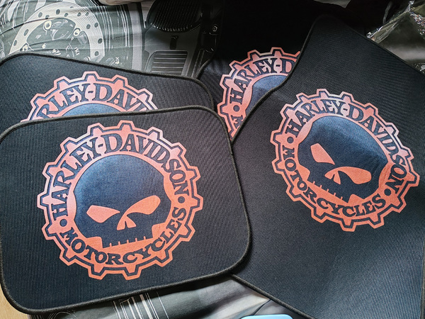 Uued Harley Davidson auto põrandamatid