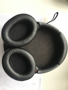 Sony WH-1000XM3 (2 foto / 3)