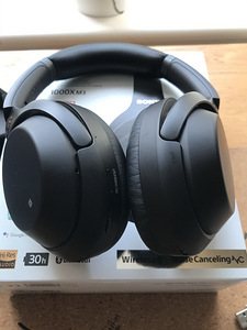 Sony WH-1000Xm4 (2 foto / 3)