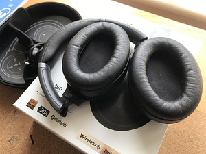 Sony WH-1000XM4 (2 foto / 2)