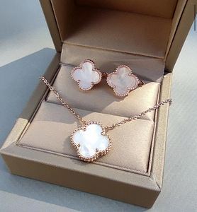 Van cleef, Tiffany, Cartier (1 фото из 4)