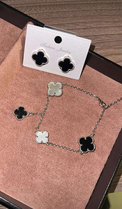 Van cleef, Tiffany, Cartier (3 фото из 4)