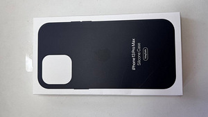 Чехлы MagSafe для iPhone (4 фото из 4)