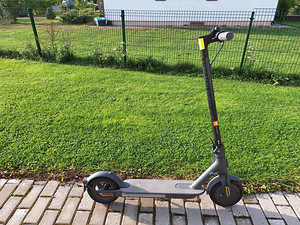 Электрический самокат Xiaomi Mi Electric Scooter 3 (1 фото из 5)