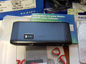 Nokia E7-00 Темно-серый (5 фото из 9)