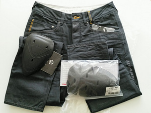 Mootorrattateksad Revit Carnaby W32 L34 (3 foto / 10)