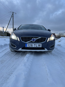 Volvo v60 (3 фото из 9)