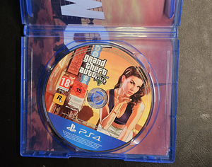 DOOM, GTA V PS4 (1 foto / 4)