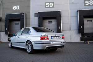 BMW e39 530d мануал 2002г (8 фото из 15)