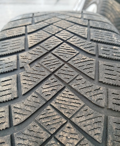 17 Диски Skoda 5x112 + Шины 225/45 R17 (4 фото из 6)