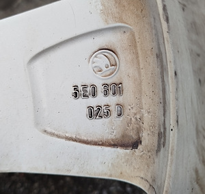 17 Диски Skoda 5x112 + Шины 225/45 R17 (6 фото из 6)
