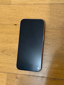 iPhone 15 (1 foto / 5)