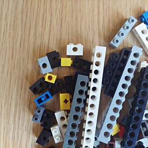 Lego küljel aukudega ehitusklotsid (2 foto / 5)