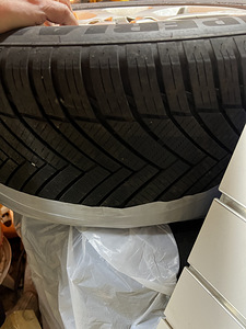 Veljed + rehvid m + s Volvo Xcode 70 jaoks (3 foto / 4)