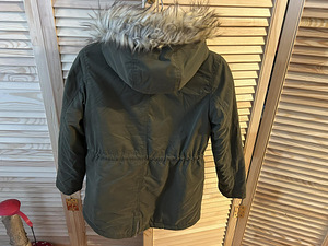 Парка для девочки H&M, р.140 (2 фото из 3)