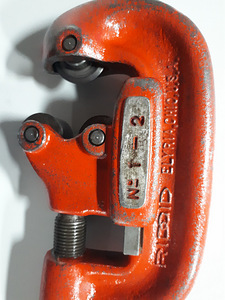 RIDGID 1-A 1/8" - 1-1/4" Heavy duty pipe cutter (2 foto / 3)