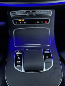 Mersedes Benz E220 (7 фото из 11)