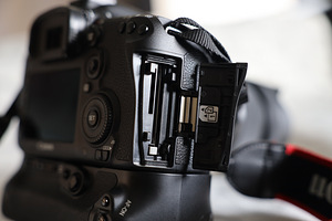 Canon EOS 7D Mark II + akutald (9 foto / 10)
