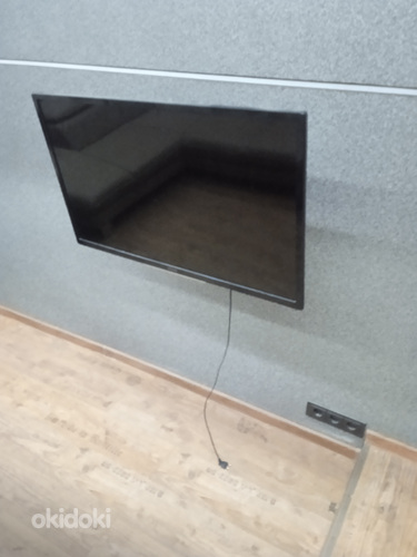 Телевизор Samsung на стену вместе с креплением (фото #1)