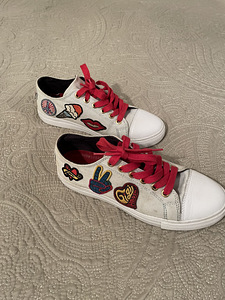 Tommy Hilfiger & Gigi Hadid sneakers (1 foto / 3)