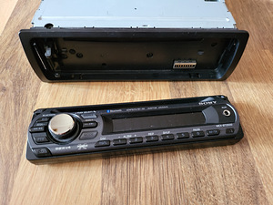 SONY MEX-BT2500 (1 foto / 3)
