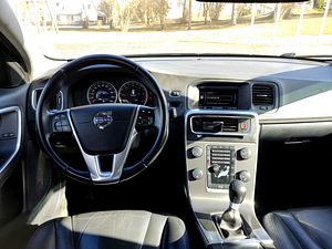 Korralik ja ökonoomne VOLVO V60 Diisel manuaal (6 foto / 8)
