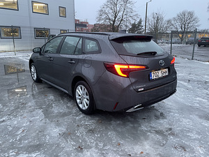 Toyota Corolla rent (2 foto / 6)