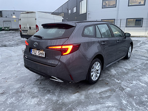 Toyota Corolla rent (3 foto / 6)