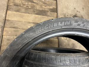 Michelin Pilot Super Sport 235/35R19 (2 foto / 3)
