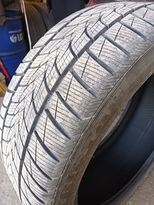 Продам шины мс 255/40 R20. (1 фото из 4)