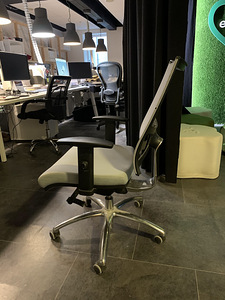 TEAM STRIKE Sitland ergonoomiline töötool 24/7 (3 foto / 5)