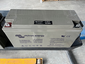 Аккумулятор Victron Energy AGM Deep Cycle 165Ач 12В (3 фото из 5)