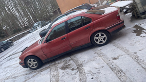 BMW 318i (2 foto / 5)