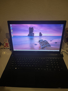 Acer Aspire V3-772 (1 foto / 3)