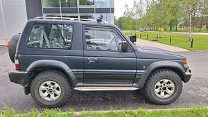 MITSUBISHI PAJERO 3 DOOR MKII (2 foto / 7)