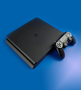 Play station 4 (1 foto / 1)