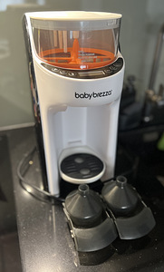 Baby Brezza Formula Pro Advanced piimasegu valmistaja. (1 foto / 1)