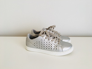 Kooli! GUESS vabaajajalatsid s.36 (1 foto / 6)
