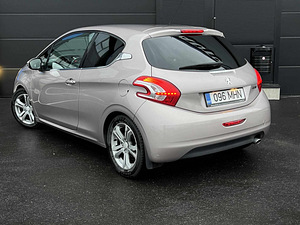 PEUGEOT 208 (2 foto / 8)