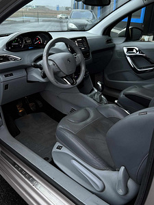 PEUGEOT 208 (8 foto / 8)