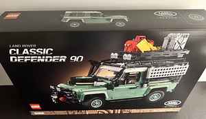 LEGO Land Rover Defender 90 10317 (2 фото из 4)