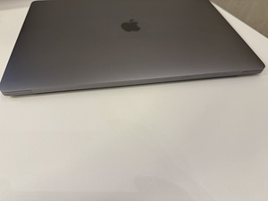 MacBook Pro 2019 16 Retina (4 foto / 9)