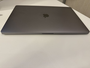 MacBook Pro 2019 16 Retina (6 foto / 9)