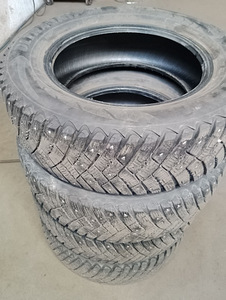 Dunlop 215/65 R16 (1 foto / 2)