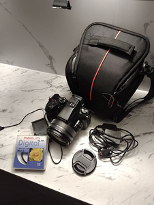 Panasonic Lumix DMC-FZ2000 + аккумулятор (5 фото из 7)